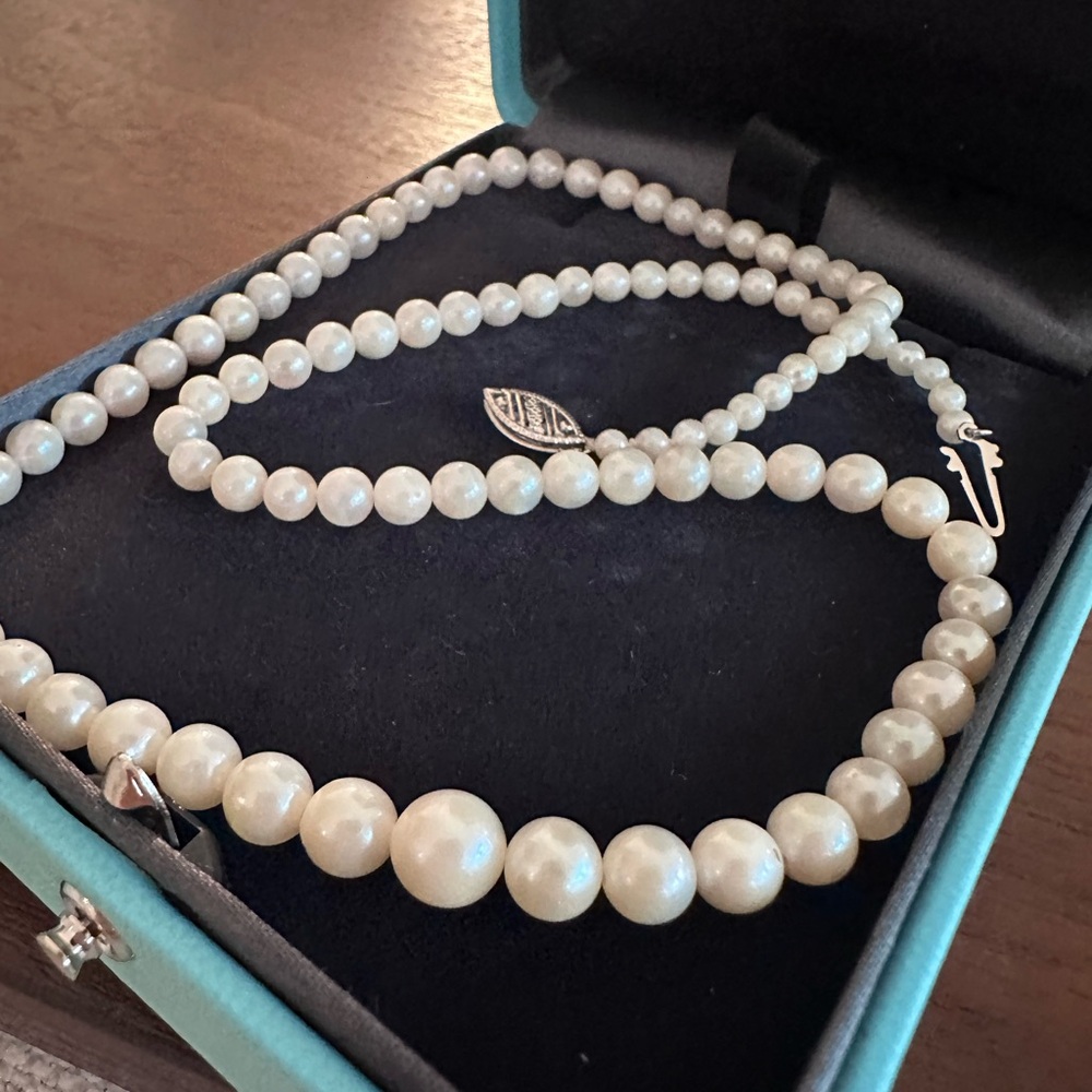 Authentic vintage pearl necklace